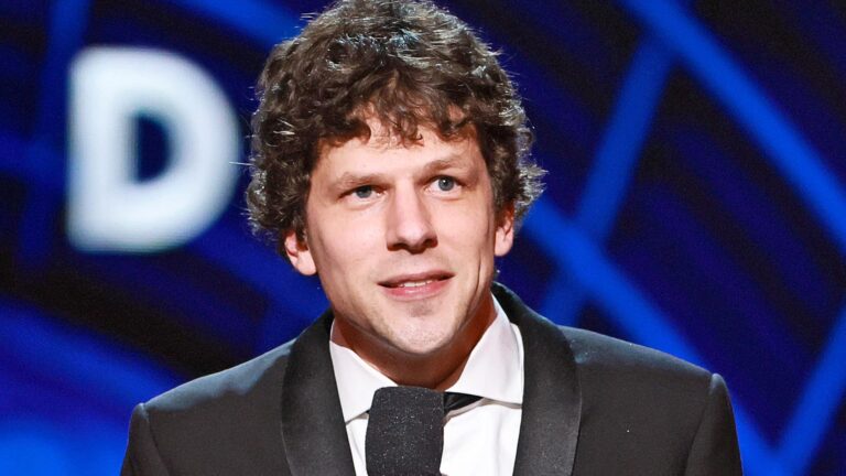 Jesse Eisenberg anuncia que doará seu rim para um desconhecido