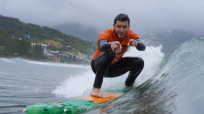 Klebber Toledo participa do projeto ReSurf há 10 anos - Foto: MJSURFPHOTOS
