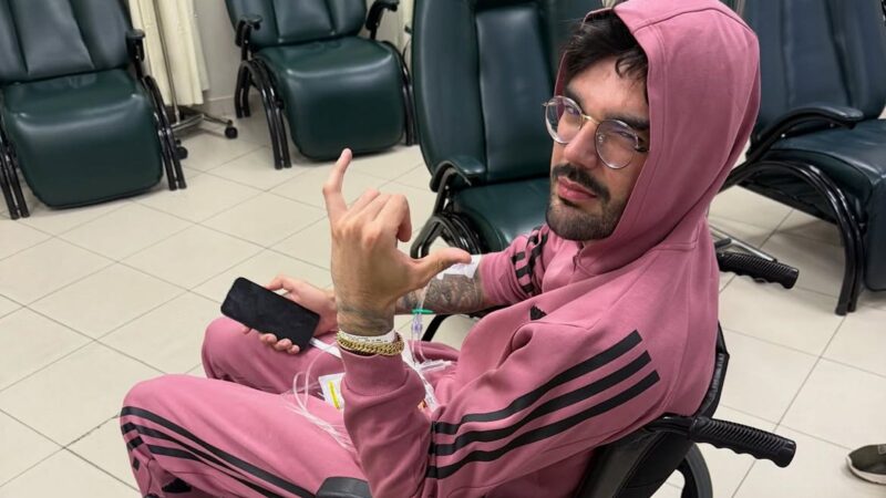 Luan Pereira revelou que realizou exames: 'Eu estou é com umas 10 pedras no rim', disse. Foto: Reprodução/Instagram @luanpereiracantor