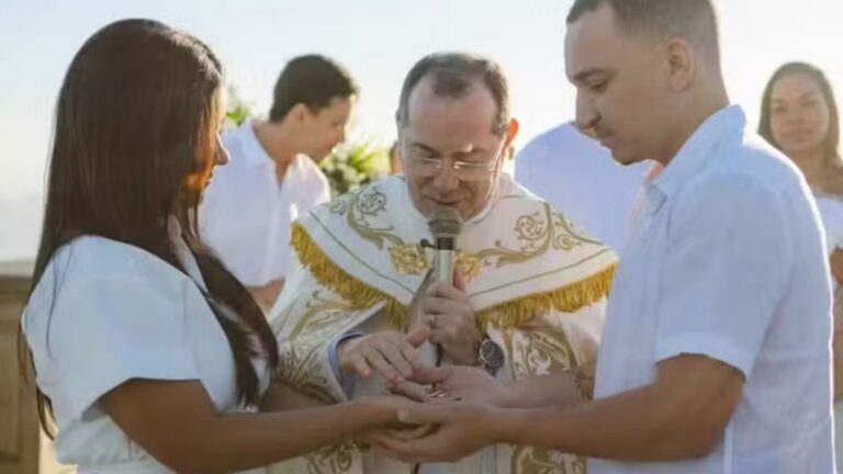João Gomes e Ary Mirelle renovam os votos de casamento no Cristo Redentor