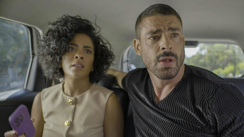 Bella Campos e Cauã Reymond na novela Vale Tudo - Foto: Reprodução / Globo