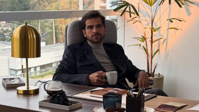 Saiba quem é o protagonista de ‘Chefe’, a primeira novela vertical do Tiktok