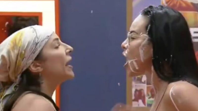 A Fazenda 17: Martina e Tamires se enfrentam, e produção precisa intervir