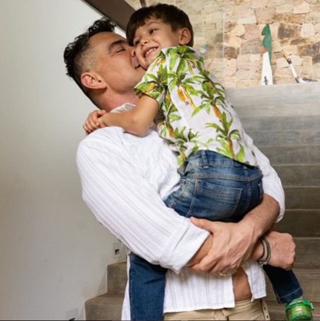 Carmo Dalla Vecchia e o filho com João Emanuel Carneiro - Foto: Reprodução/Instagram@carmodallavecchia