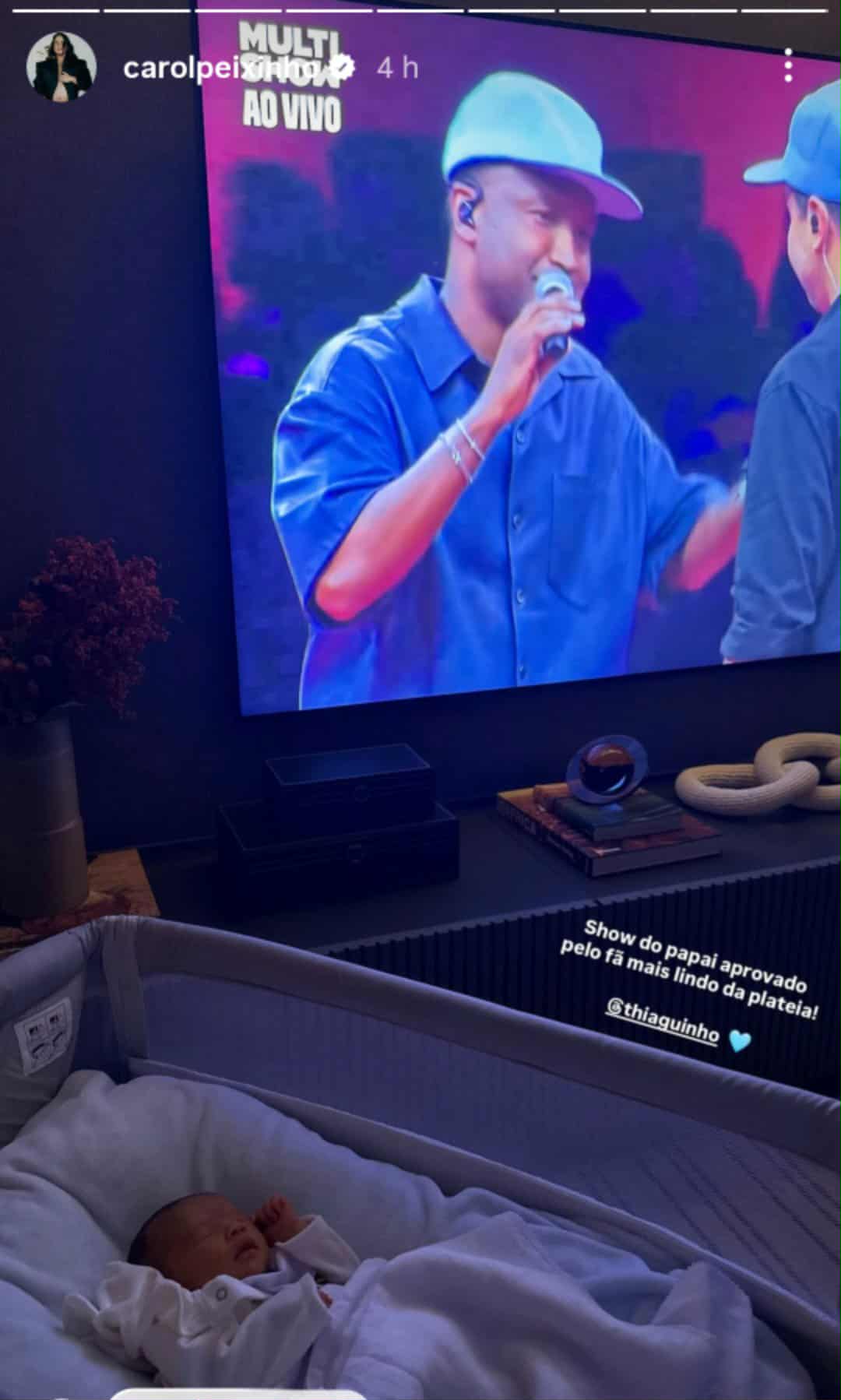 Carol Peixinho mostra Bento acompanhando show de Thiaguinho