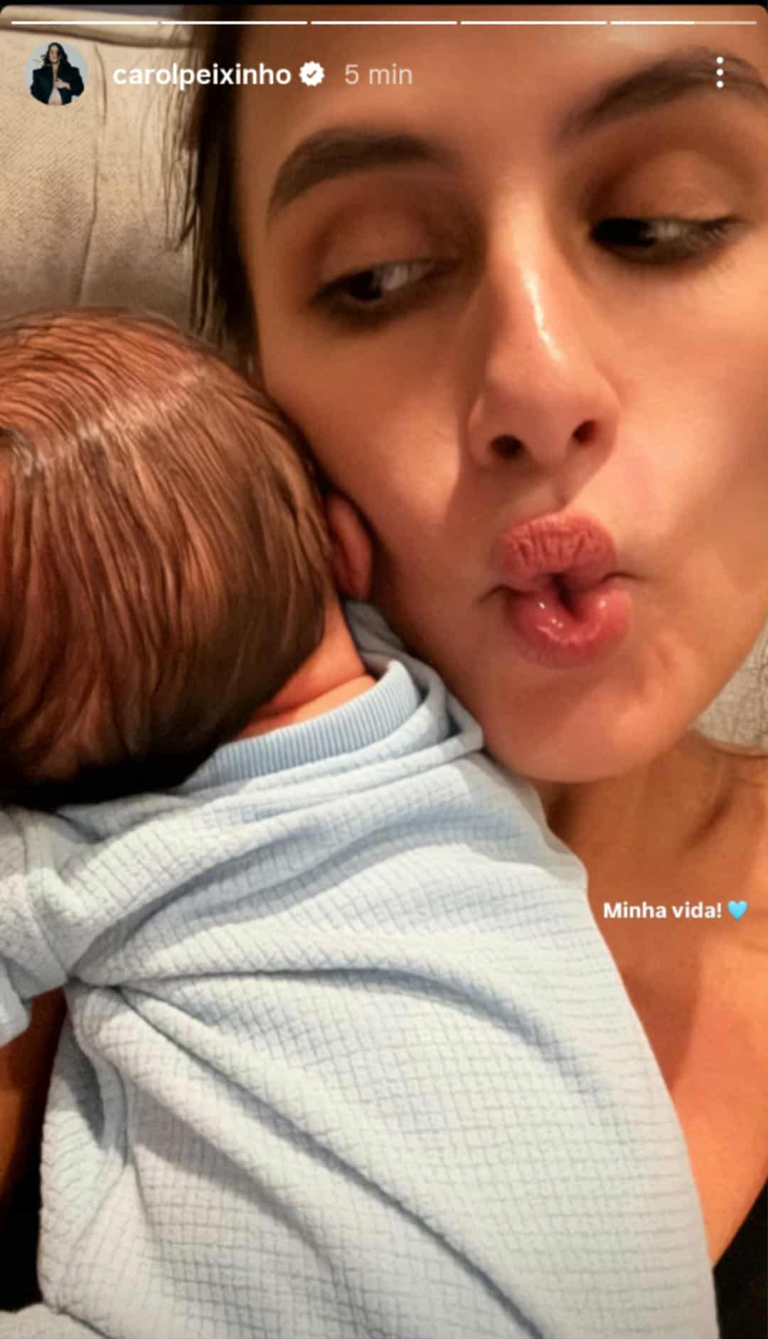 Carol Peixinho mostra Bento de costas