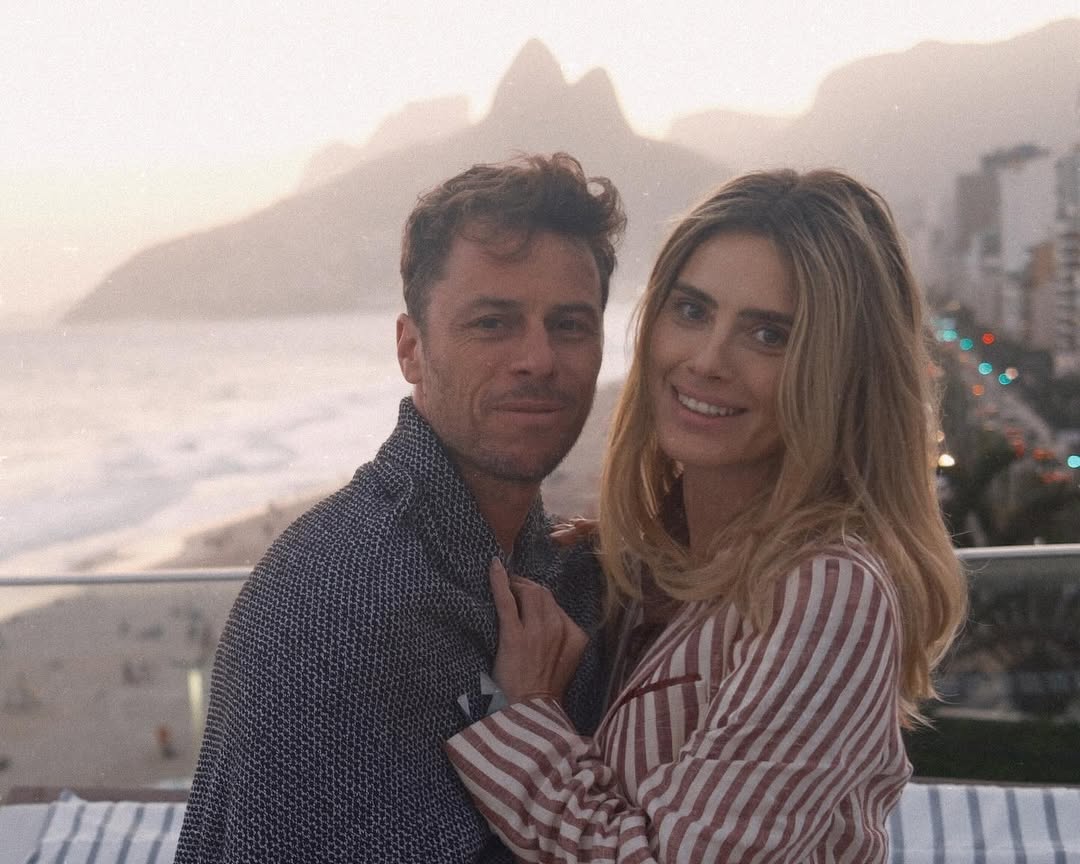 Carolina Dieckmmman com o marido, Tiago Worcman - Foto: Reprodução / Instagram @loracarola