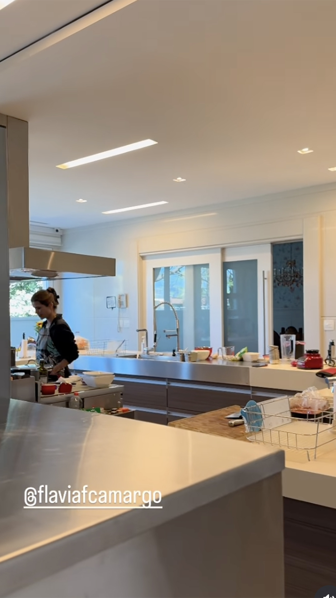Luciano Camargo mostra como é a cozinha de sua casa - Foto: Reprodução / Instagram