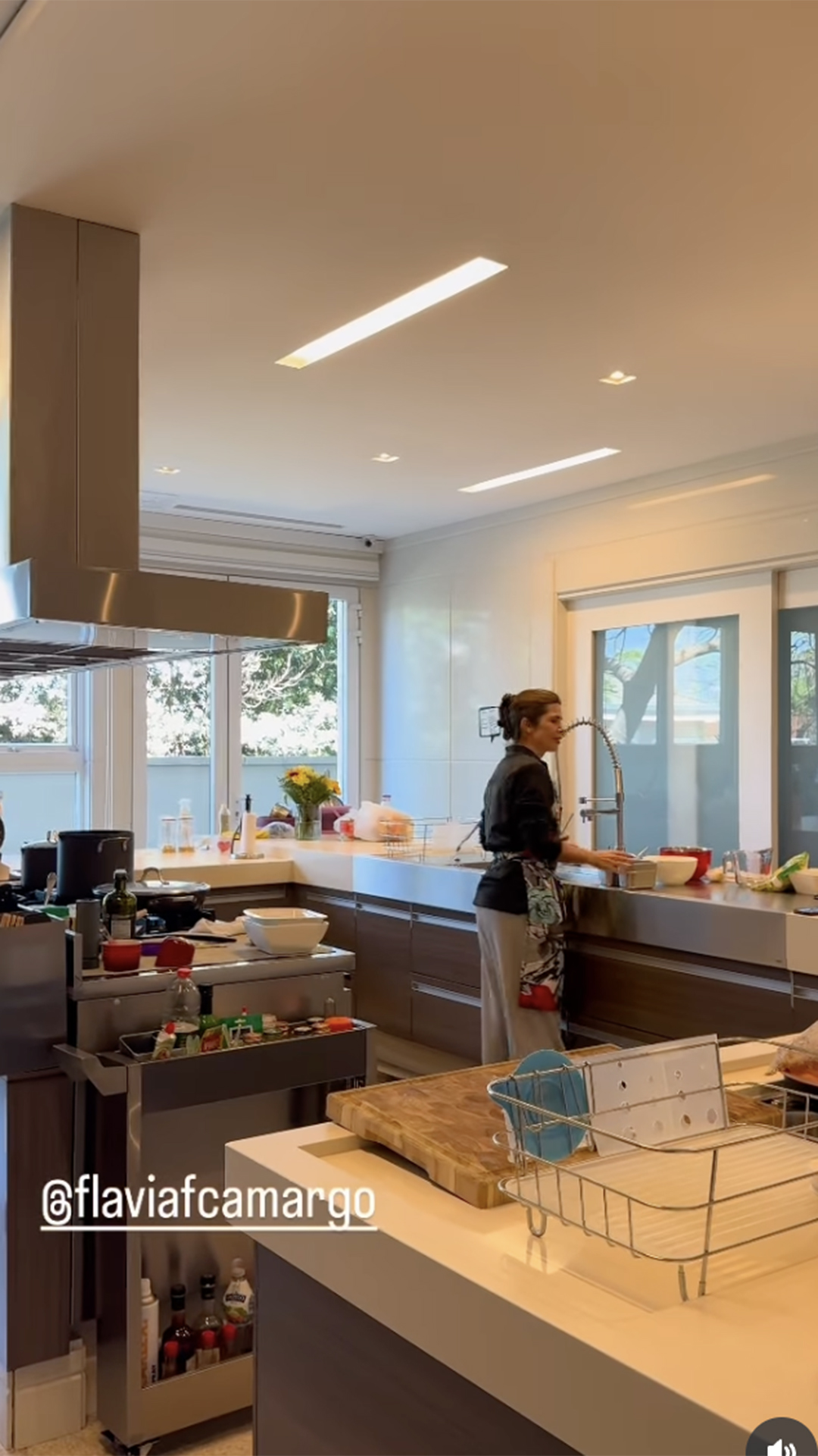 Luciano Camargo mostra como é a cozinha de sua casa - Foto: Reprodução / Instagram