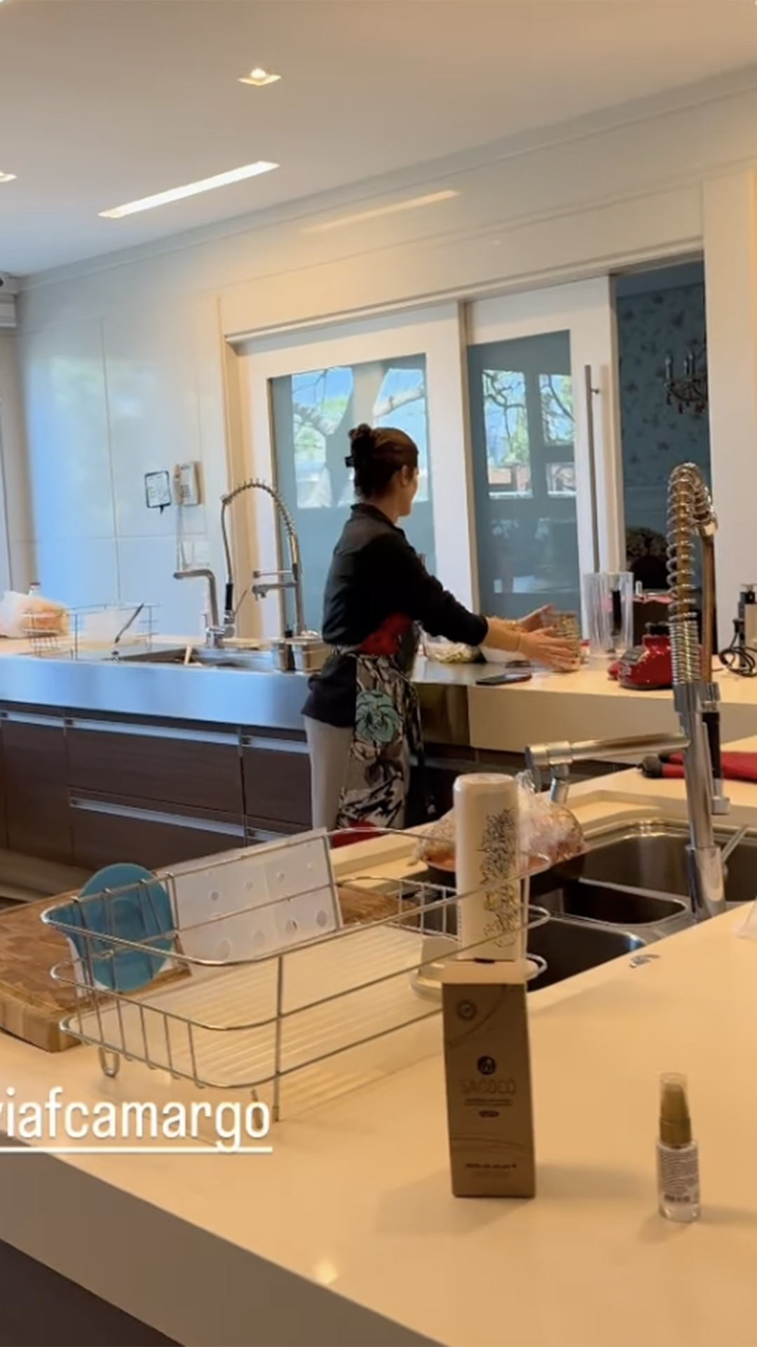 Luciano Camargo mostra como é a cozinha de sua casa - Foto: Reprodução / Instagram