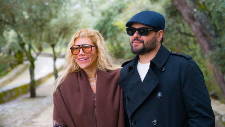Sertanejo Cristiano visita o Santuário de Fátima com a esposa, Paula Vaccari