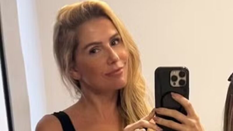 Deborah Secco posa com Maria Flor — Foto: Reprodução/Instagram @dedesecco