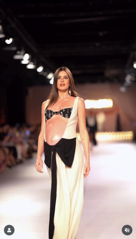 Camila Queiroz - Foto: Reprodução/Instagram @klebbertoledo