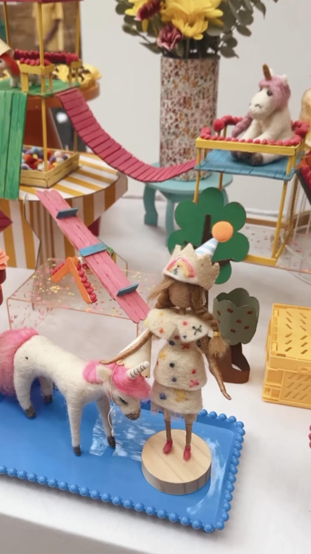 Decoração do aniversário da filha de Junior é feita com palito de sorvete - Foto: Reprodução / Instagram @monicabenini
