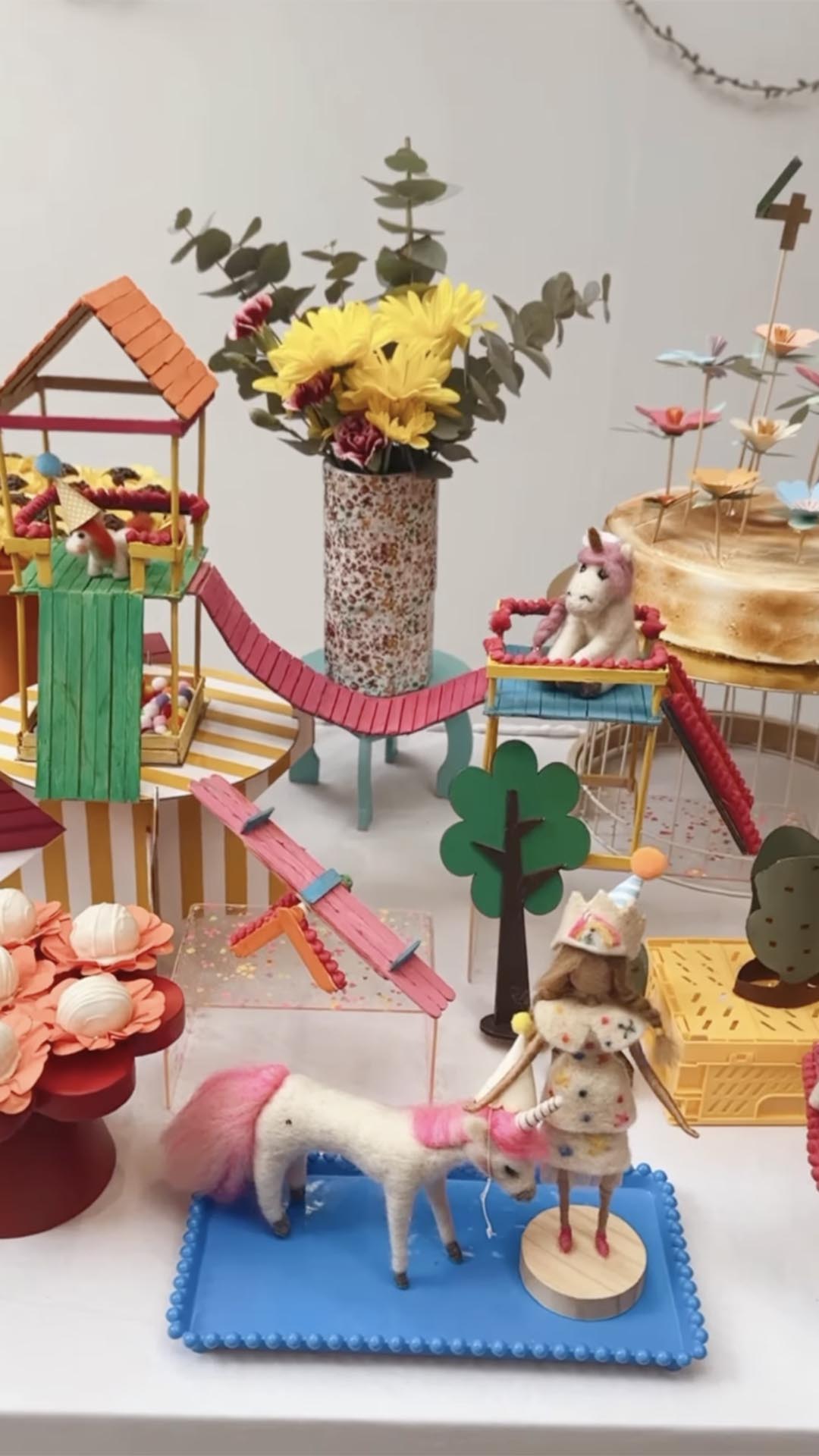 Decoração do aniversário da filha de Junior é feita com palito de sorvete - Foto: Reprodução / Instagram @monicabenini