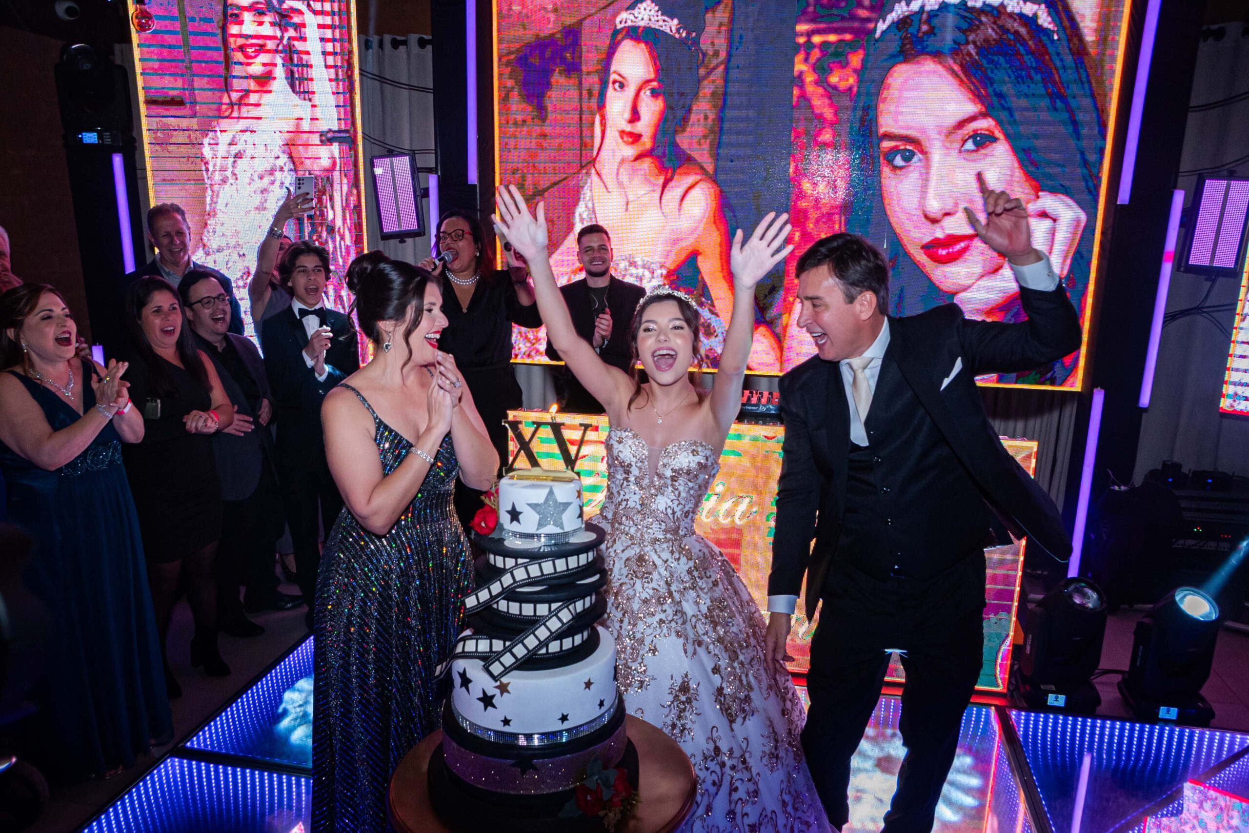 Maria Laura Ayala com os pais, Cesar e Kelen - Foto: Divulgação
