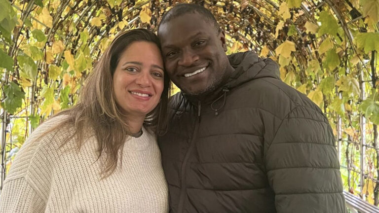 Esposa do ex-É O Tchan Jacaré reage após boatos de que ele seria gay