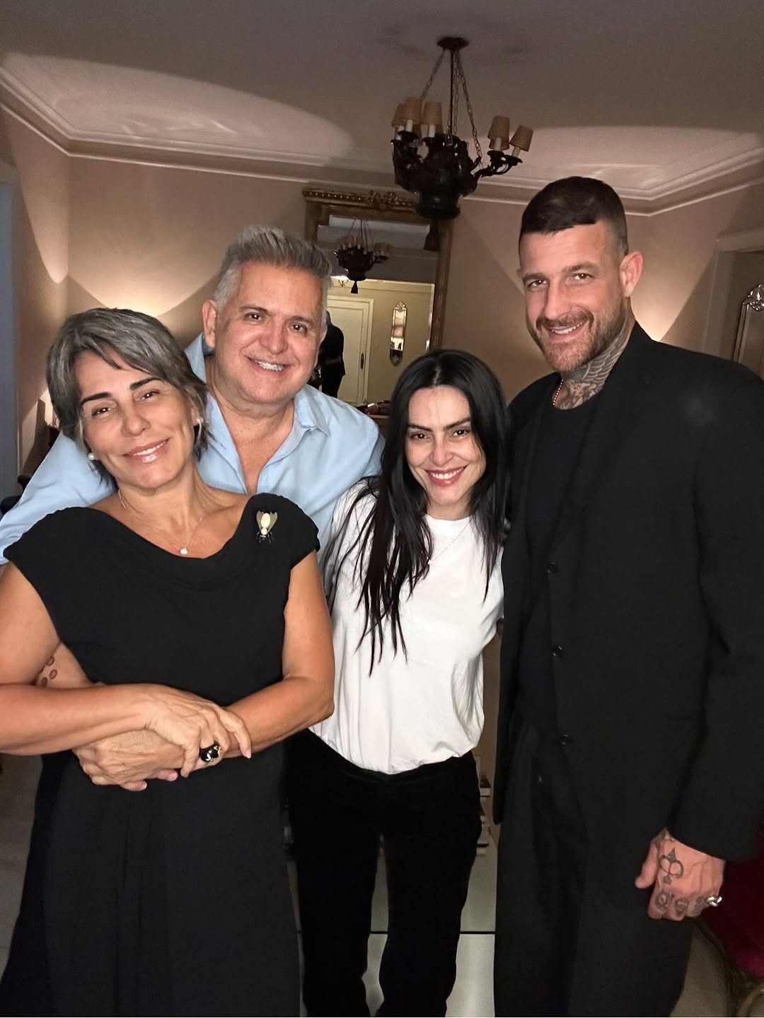 Gloria Pires, Orlando Morais, Cleo Pires e Leandro - Foto: Reprodução / Instagram @gpiresoficial