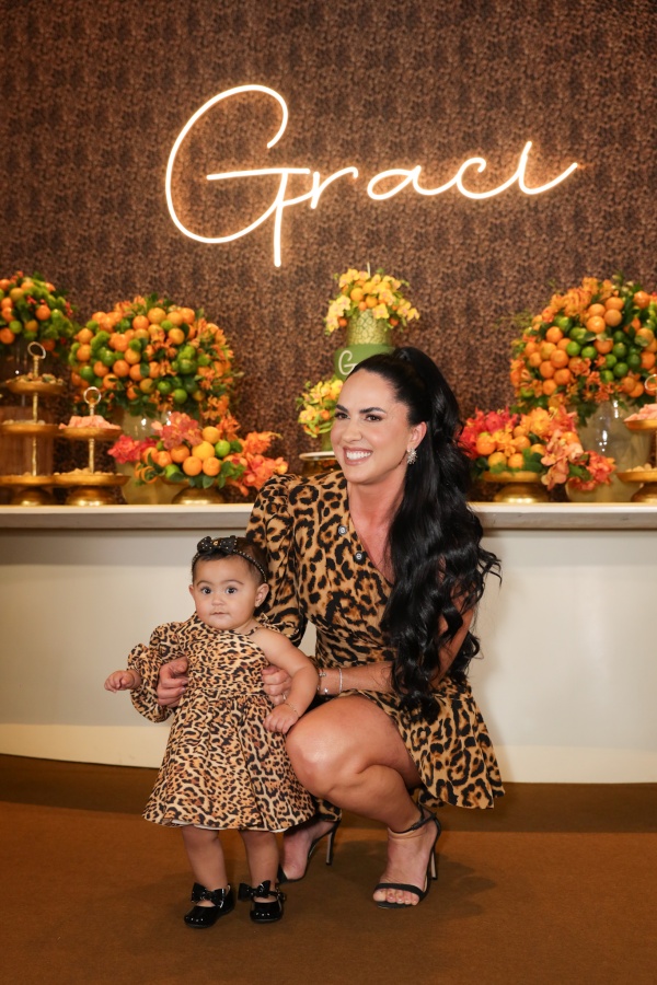 Graciele Lacerda combina look com a filha – Foto: Lucas Ramos/Brazil News
