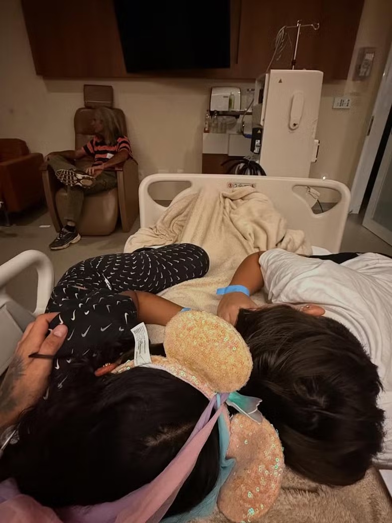 Hungria posta no hospital e tranquiliza fãs — Foto: Reprodução/Instagram @hungria_oficial