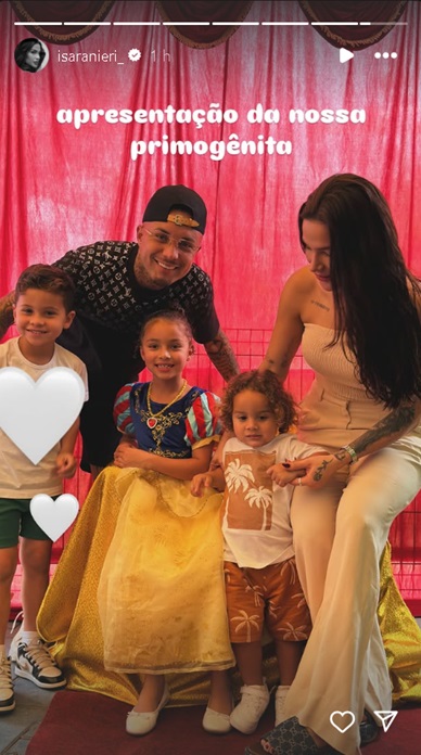 Isa Ranieri e Éverton com os filhos— Foto: Reprodução/Instagram @isaranieri_