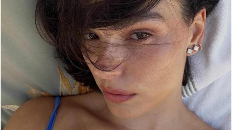Isis Valverde esbanja beleza em dia ensolarado
