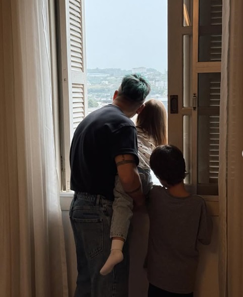 Junior Lima com os filhos, Otto e Lara – Reprodução/Instagram @monicabenini