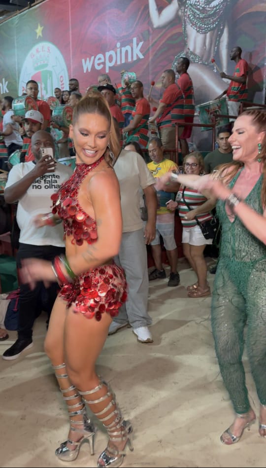 Karen Lopes curte noite de samba com Virginia - Foto: Divulgação