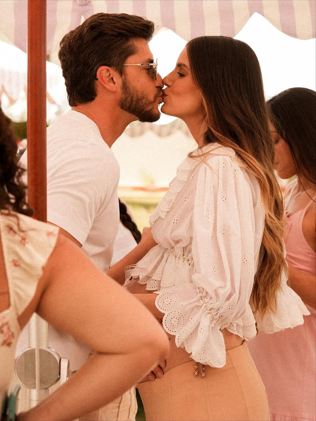 À espera da primeira filha, Camila Queiroz e Klebber Toledo fazem chá de bebê - Foto: Reprodução / Instagram @camilaqueiroz 