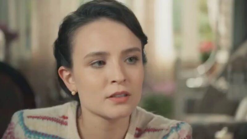 Estela (Larissa Manoela)