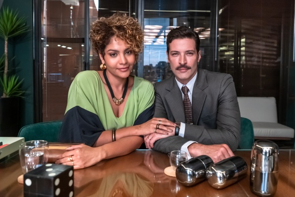 Lena (Barbara Reis) e Herculano (Leandro Lima) 