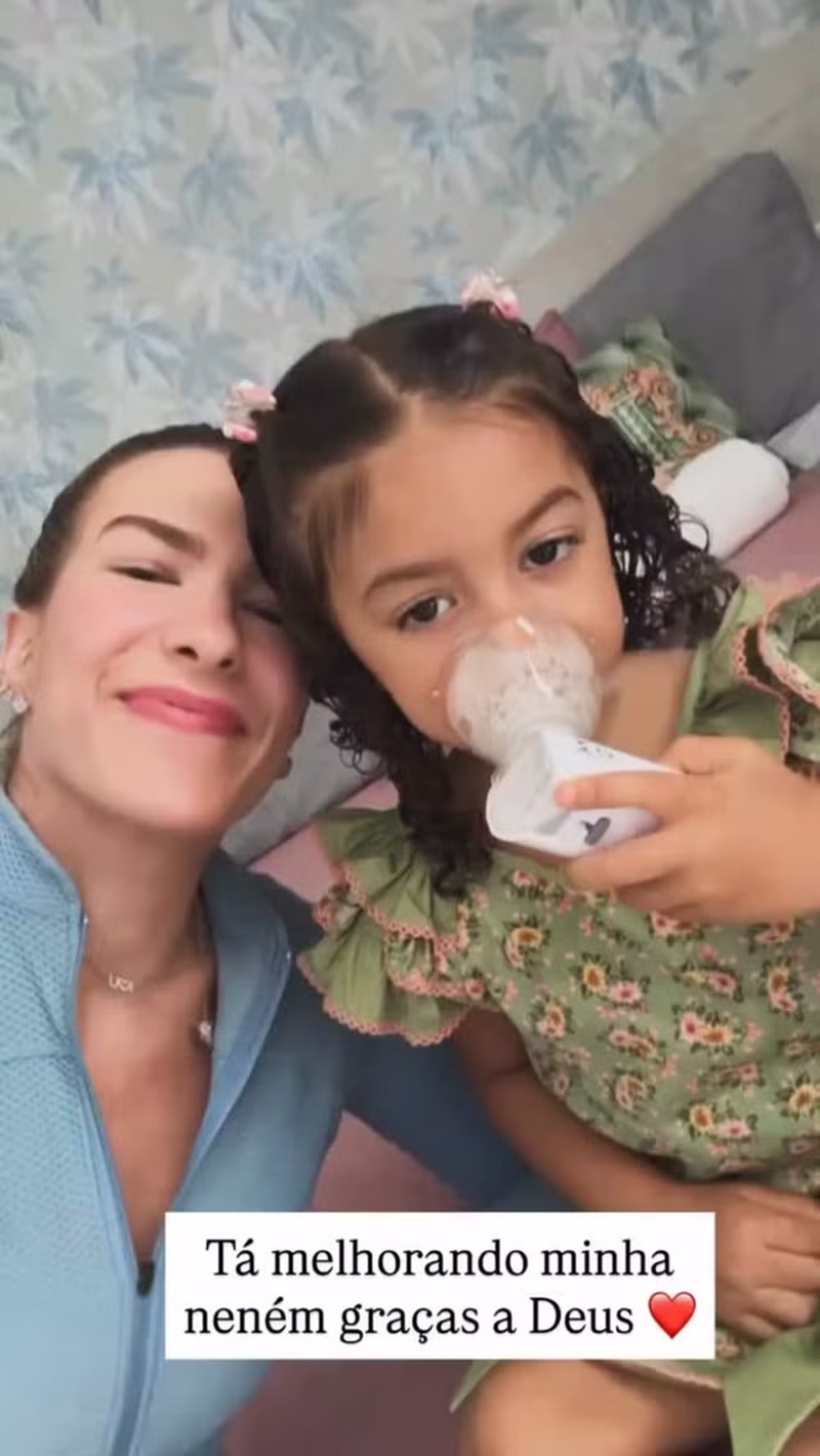 Lore Improta e a filha @minhapequenaliz__
