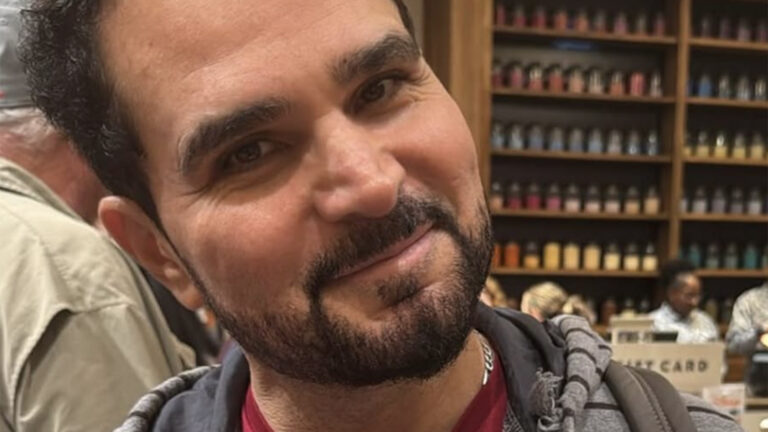 Luciano Camargo mostra a cozinha enorme de sua mansão