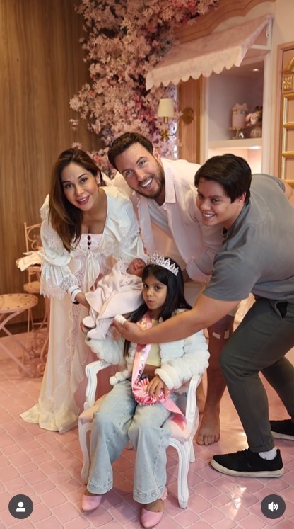 Maíra Cardi e Thiago Nigro com os filhos - Reprodução/Instagram @mairacardi