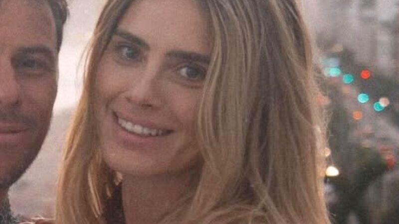 Carolina Dieckmmman com o marido, Tiago Worcman - Foto: Reprodução / Instagram @loracarola