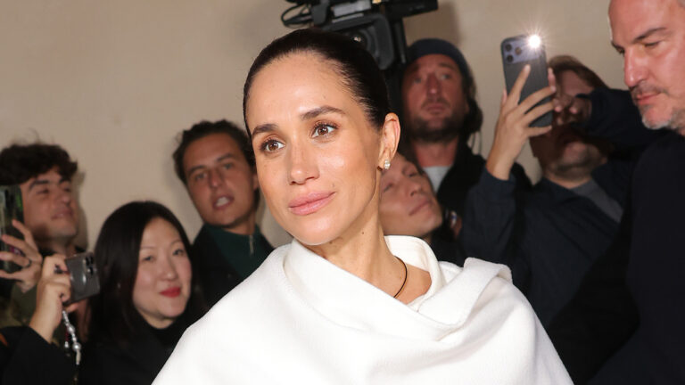 Meghan Markle é criticada por causa de aparição em Paris. Entenda os comentários