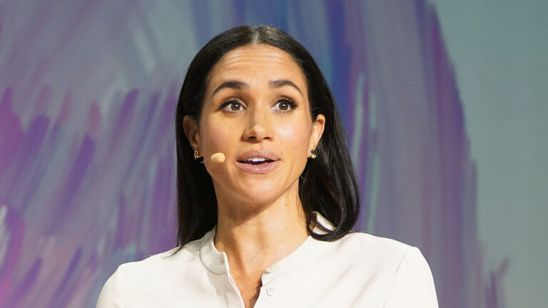 Meghan Markle usa acessório em homenagem ao príncipe Archie