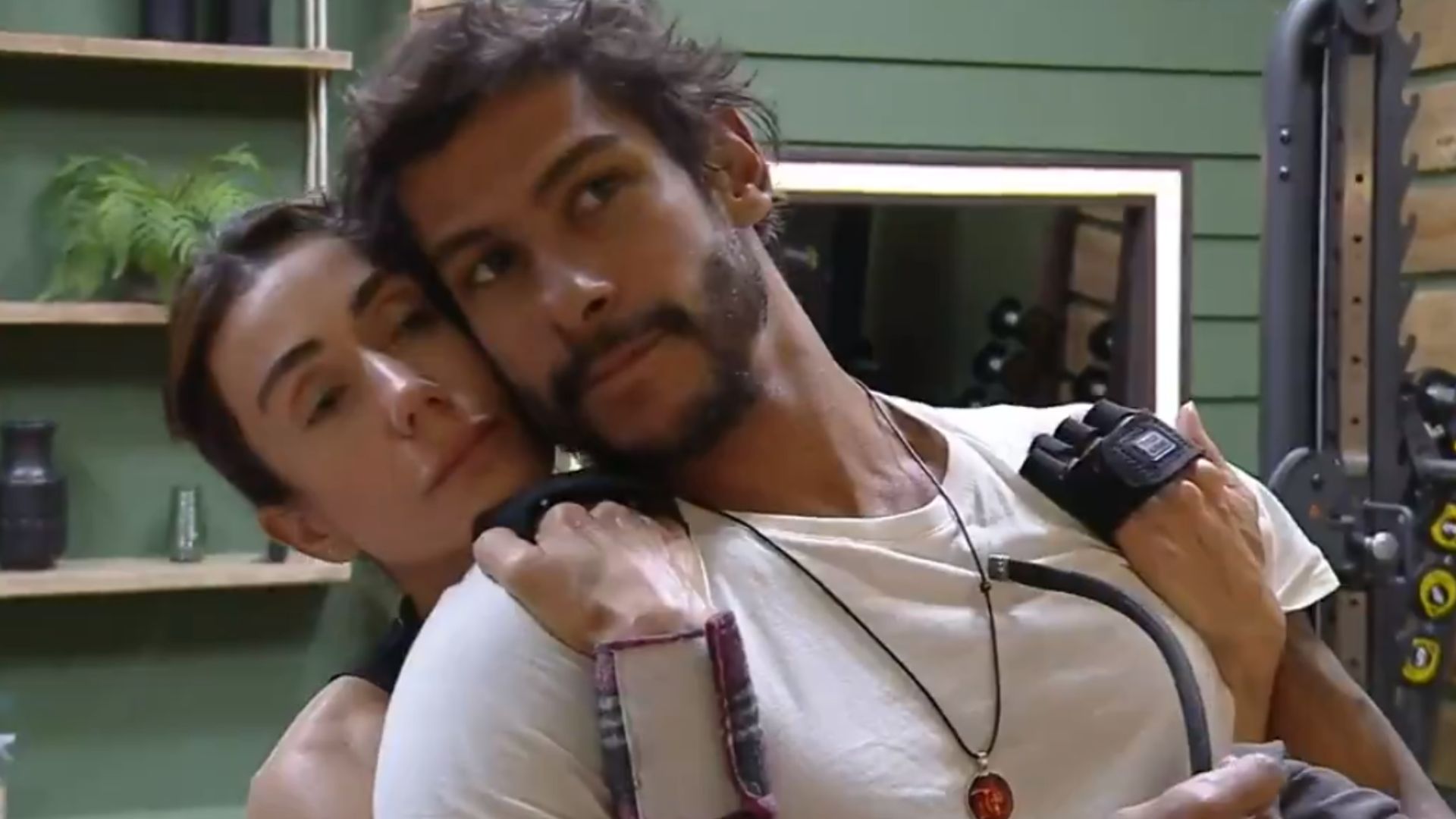 Michelle Barros e Shia em A Fazenda 17 - Foto: Reprodução / Record TV