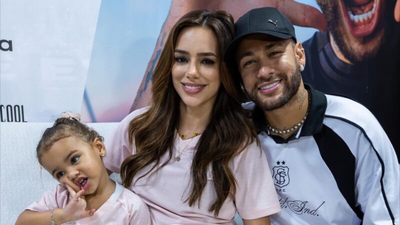 Neymar Jr publica registros com Bruna Biancardi e Mavie em jogo do Santos