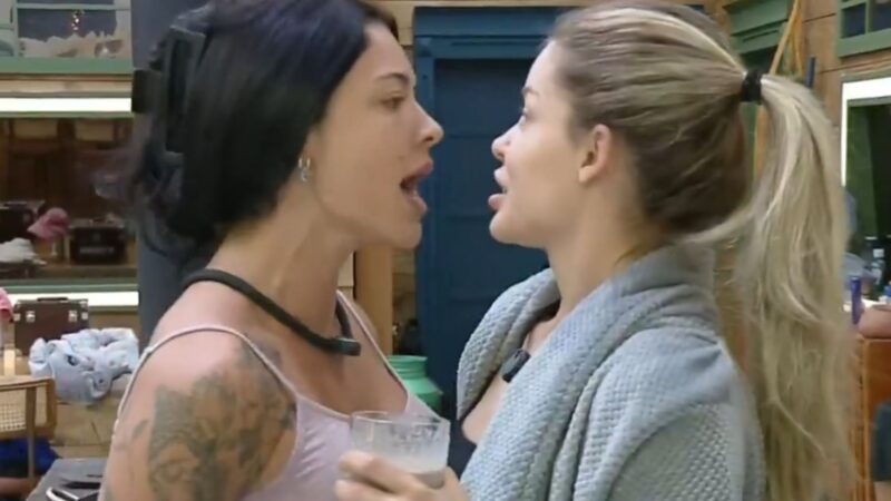 Rayane e Saory em A Fazenda 17 - Foto: Reprodução / Record TV