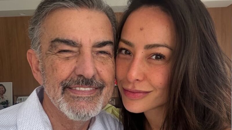 Sabrina Sato com o pai, Omar Rahal - Foto: Reprodução / Instagram @sabrinasato