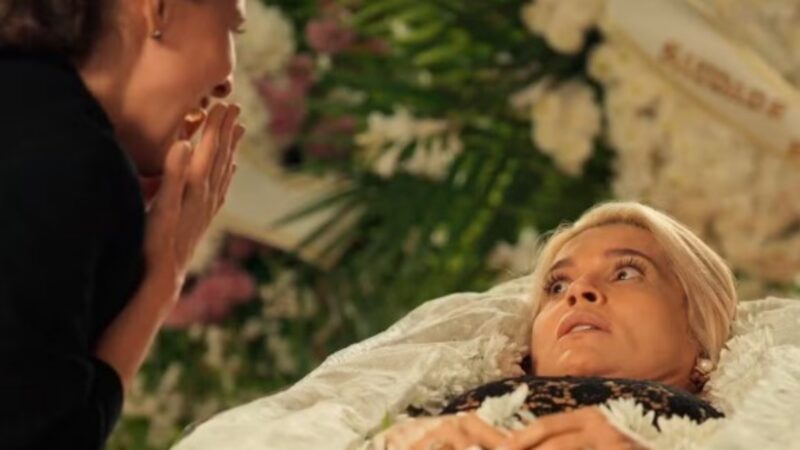 Inês (Joana Solnado) e Sandra (Flávia Alessandra) – Foto: Reprodução/Globo