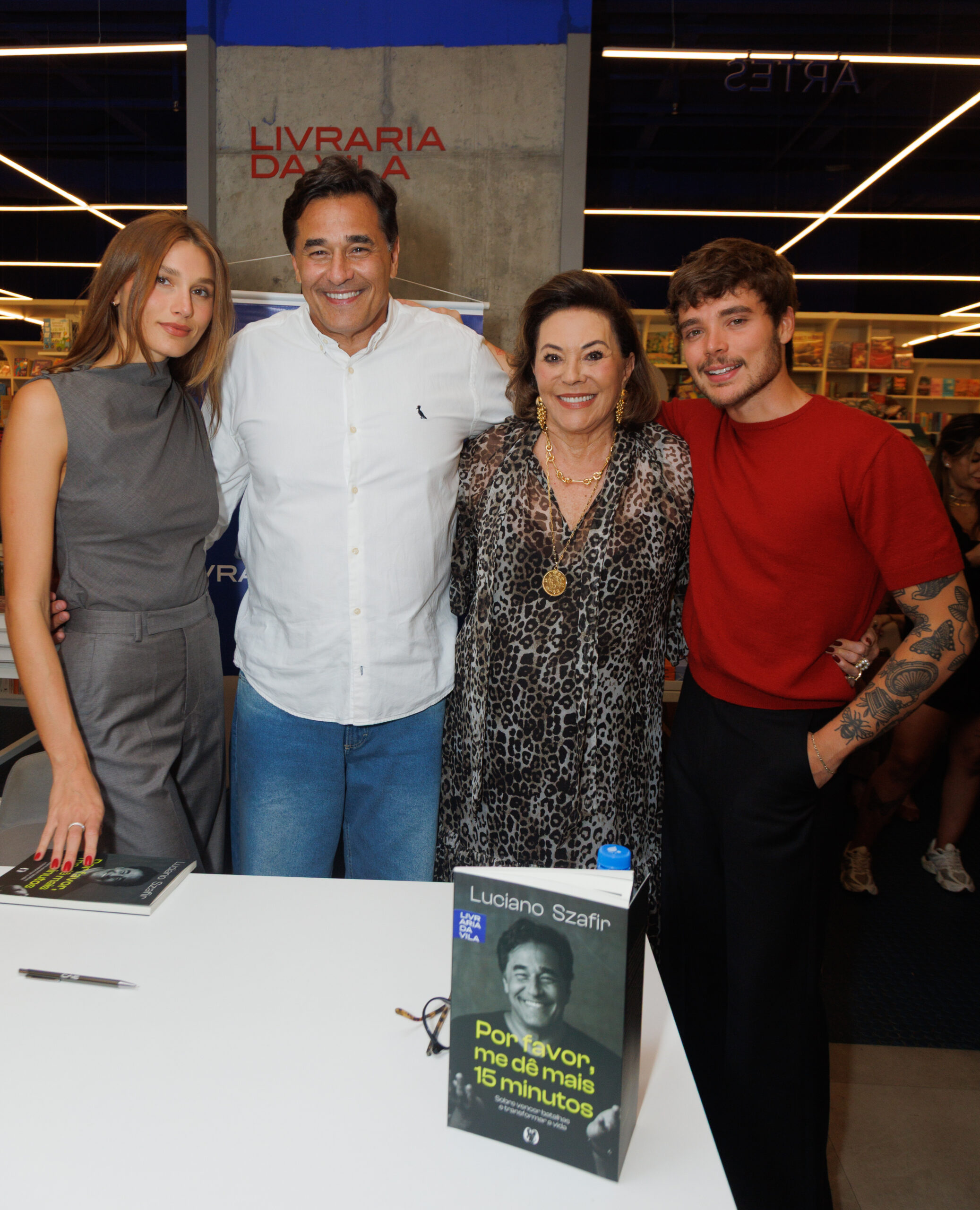 Sasha Meneghel, Luciano Szafir, Beth Szafir e João Lucas - Foto: Clayton Felizardo / Brazilnews