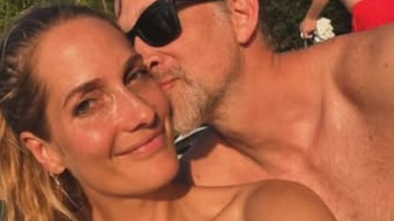 Schynaider Moura posta fotos raras com o namorado em data especial: ‘Te amo’