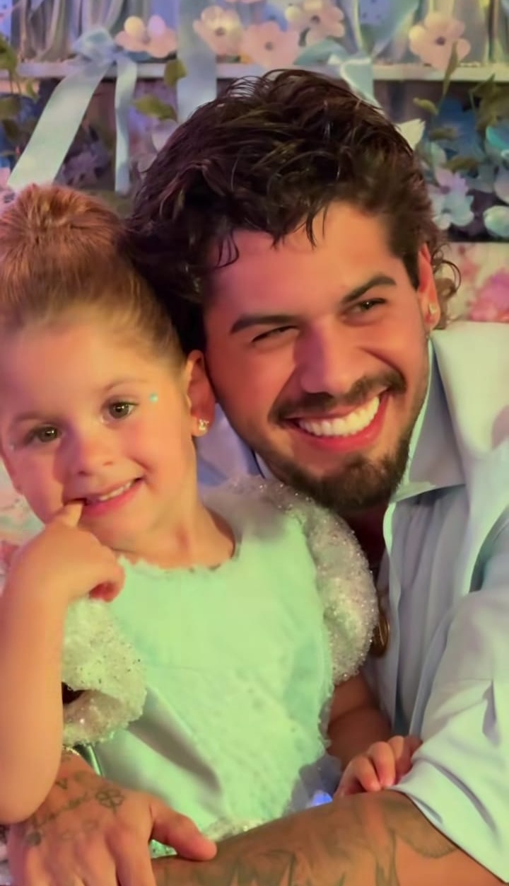 Zé Felipe com Maria Flor 