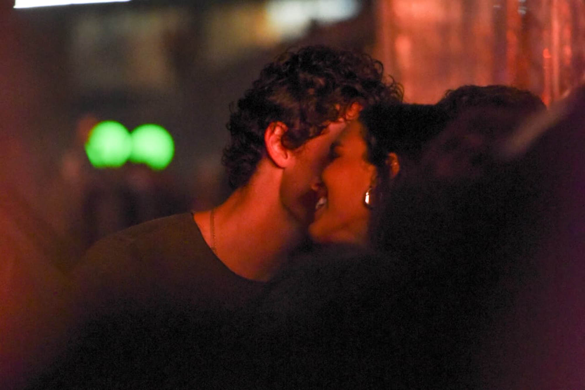 Shawn Mendes e Bruna Marquezine no show de Dua Lipa em São Paulo - Foto: Brazil News