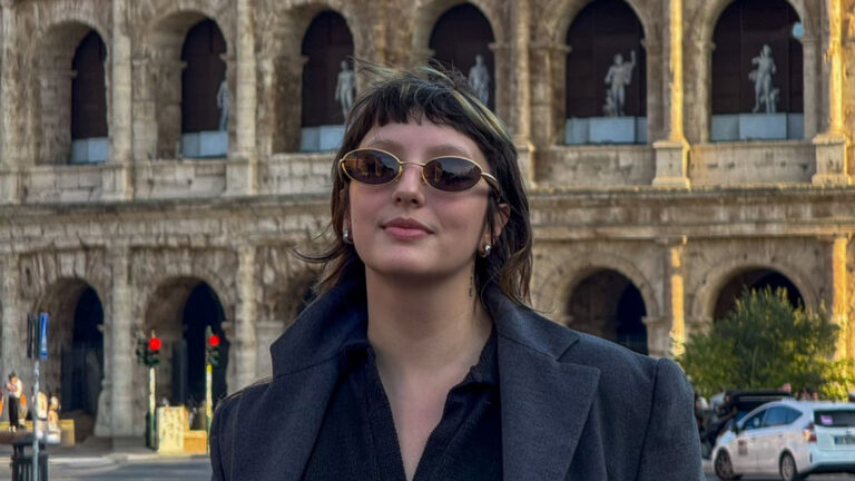 Jenni Mosello celebra imersão criativa em viagem para Londres e Milão