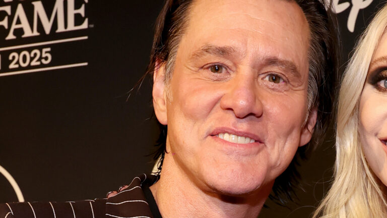 Jim Carrey reencontra atriz mirim do filme ‘O Grinch’. Veja como ela está