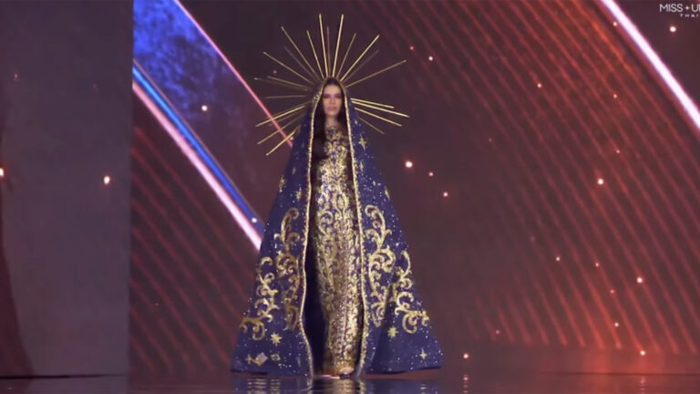 Miss Universo Brasil se veste de Nossa Senhora Aparecida em evento
