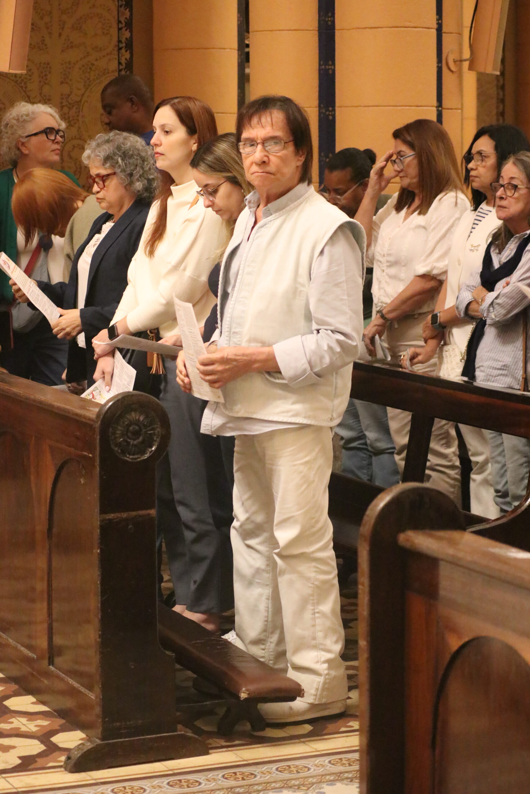 Roberto Carlos na missa - Foto: Rogério Fidalgo / AgNews